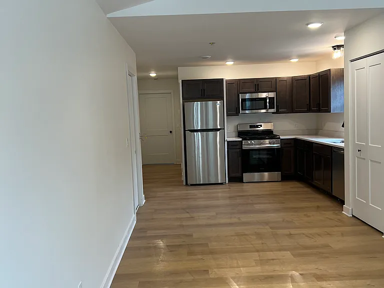 530 State St — Photo 4