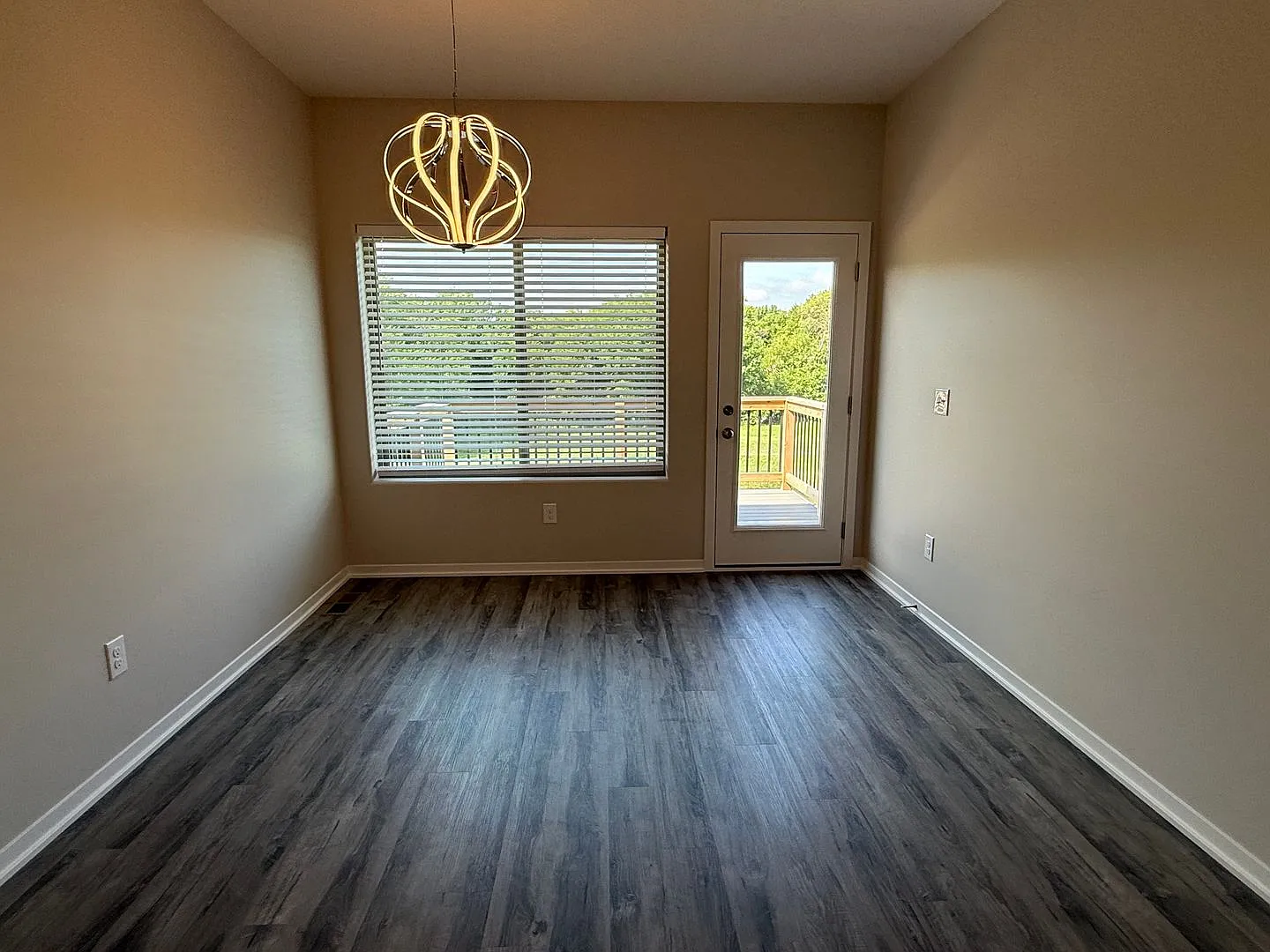 Zero entry ranch townhome with 2 stall garage. Spacious 2 bedrooms with walk in closets, 2.5 bath... — Photo 3