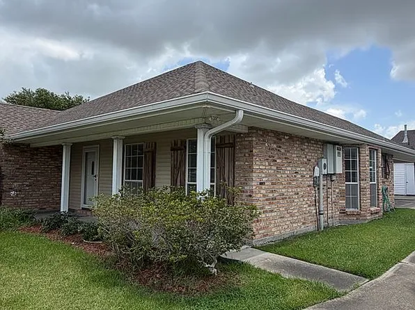 54 Cobblestone W, Houma, LA 70360