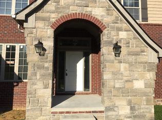 3840 Somerset Cir, Rochester Hills, MI 48309