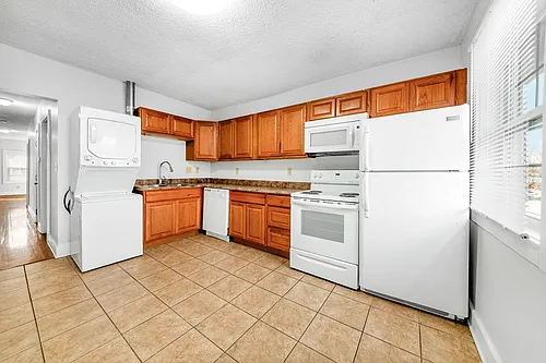 1378 1/2 Indianola Ave Photo 1