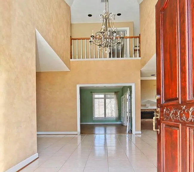 1307 Stamford Way — Photo 2