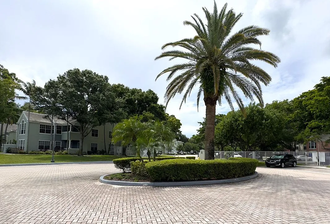 2 bed, 2.0 bath, 948 sqft, $2,500 — Photo 4