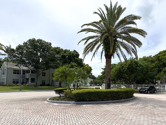 4th image of 1101 Crystal Way