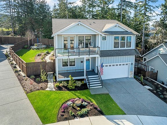 Welcome to 1512 Latitude Circle.  This newer craftsman features 5 bedrooms, 2.5 baths, large upstairs family room with wet bar/efficiency kitchen and nestled in an immaculate groomed setting for enjoying all the Pacific NW has to offer.  