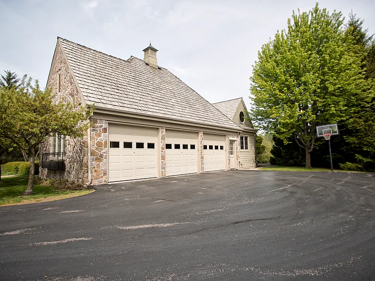 11560 N Canterbury Dr — Photo 4