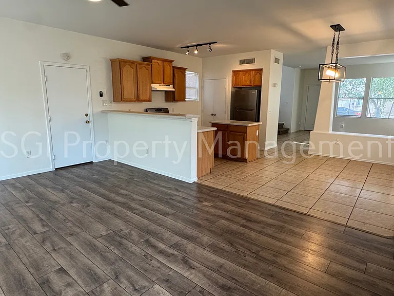 4113 W Irwin Ave — Photo 3