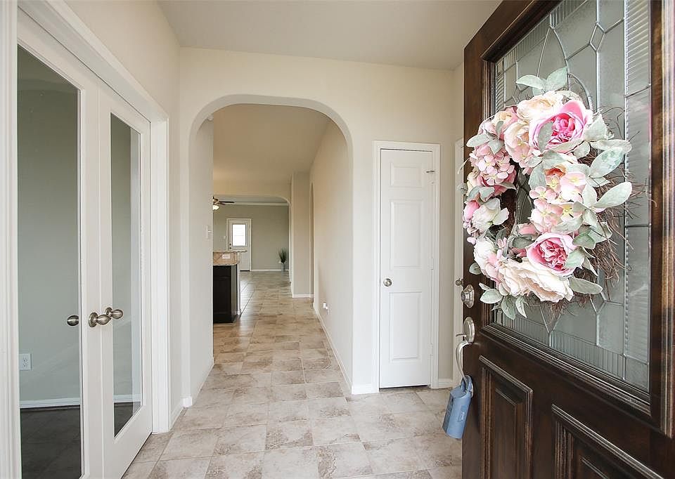 WELCOME HOME TO NEARLY NEW 10003 BITTERNUT HICKORY LANE, TOMBALL TEXAS 77375