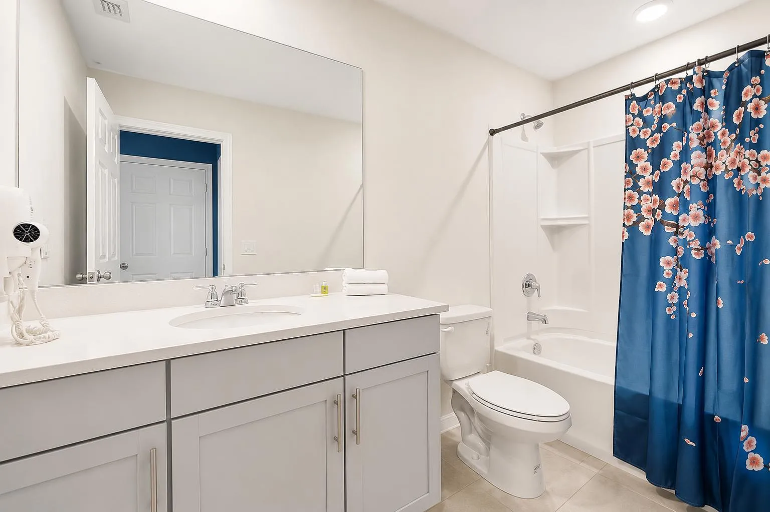 4 bed, 6.0 bath, 3544 sqft, $910 — Photo 3