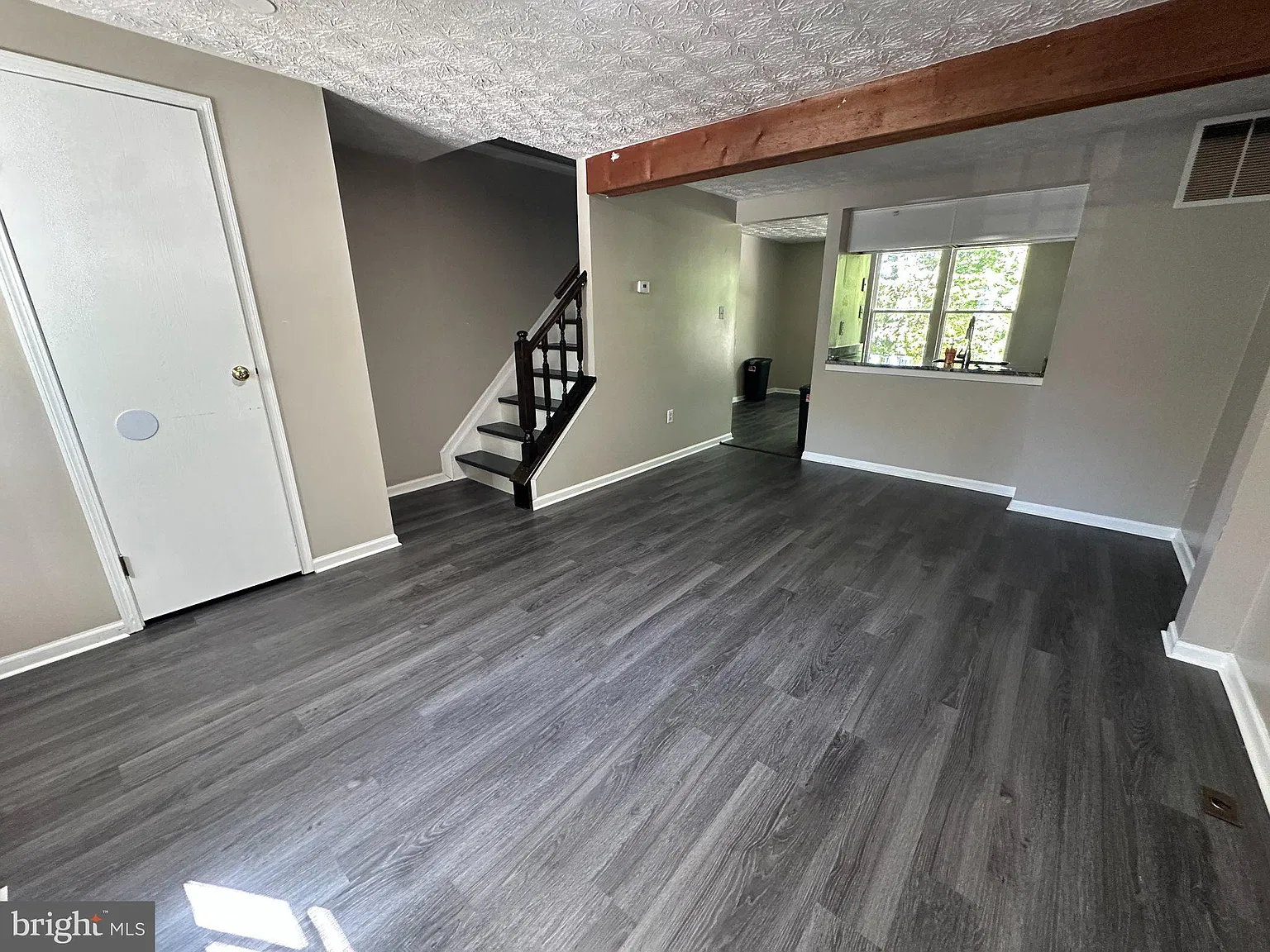 2 bed, 1.5 bath, 960 sqft, $1,900 — Photo 2