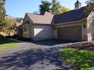 2474 Hickory Glen Dr #22, Bloomfield Hills, MI 48304