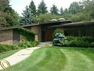 2805 Ayrshire Dr photo 1