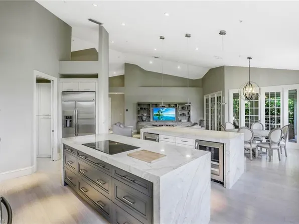 107 Colonade Cir, Naples, FL