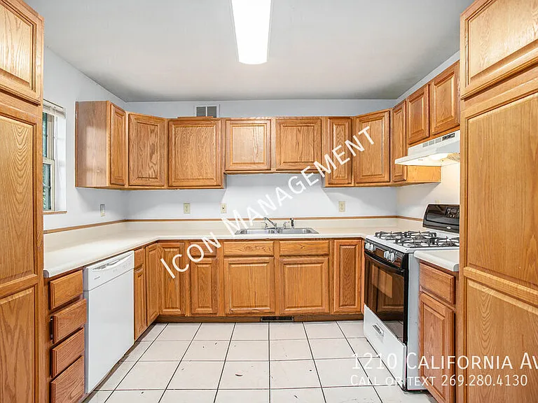 1210 California Ave — Photo 3