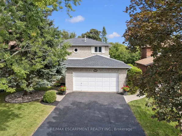 2203 Robin Dr, Mississauga, ON L5K 2L5