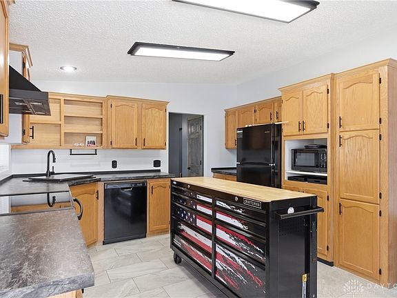 5th image of 306 Village Ct
