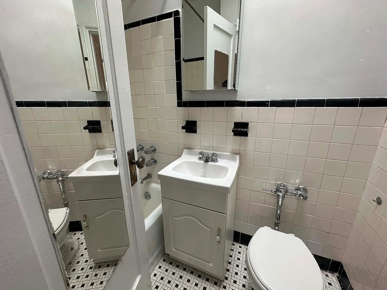220 West 17th Street — Photo 4