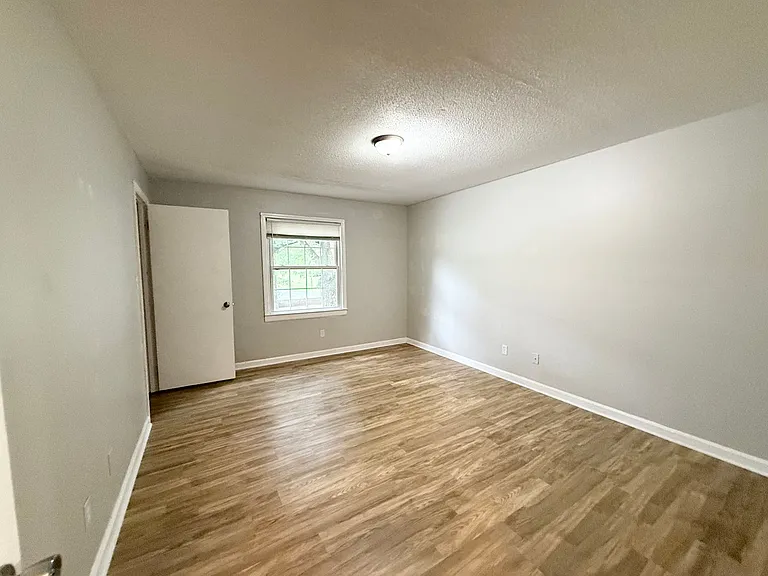 405 17th Ave NE #5 — Photo 14