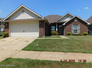 2930 N Hartland Dr, Southaven, MS 38672