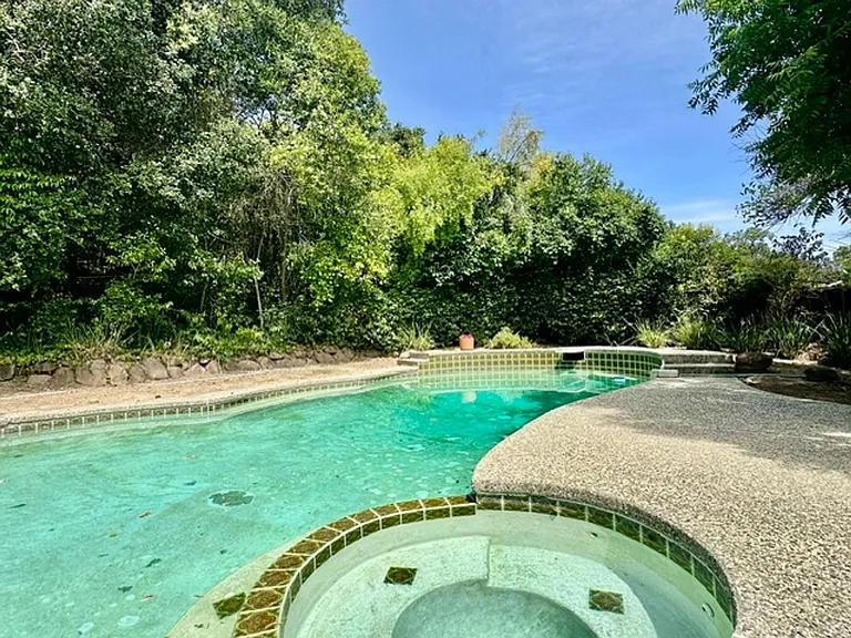 116 Granada Way — Photo 18