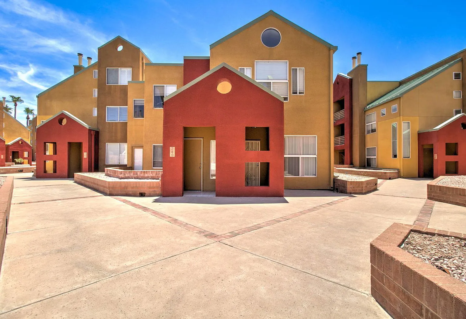 2 bed, 2.0 bath, 1095 sqft, $2,000 — Photo 1