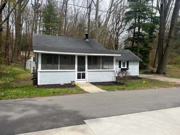 17213 Lake Ct, Holland, MI 49424