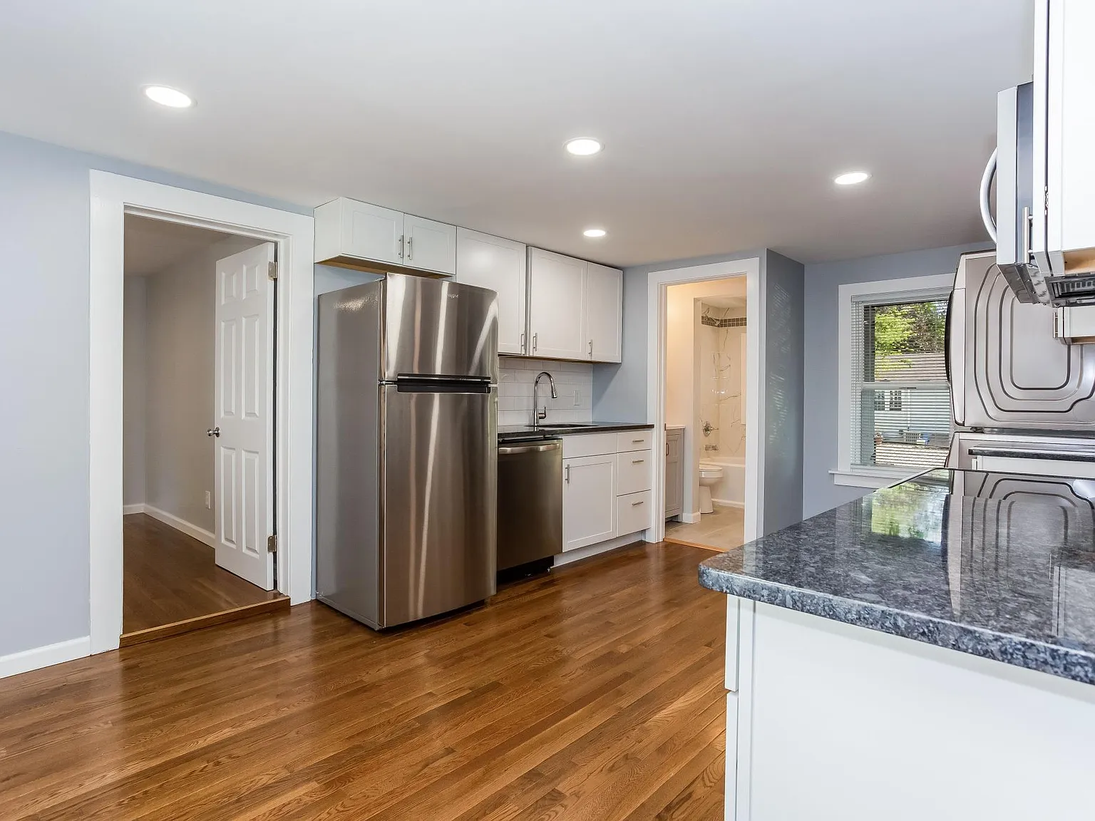 29 Anderson Ave — Photo 2