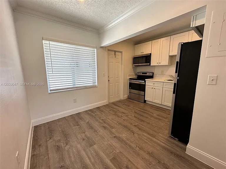 1737 Liberty St #10 — Photo 8