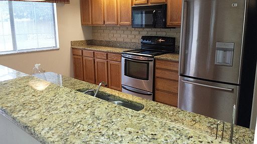 4th image of 495 Stillwater Dr