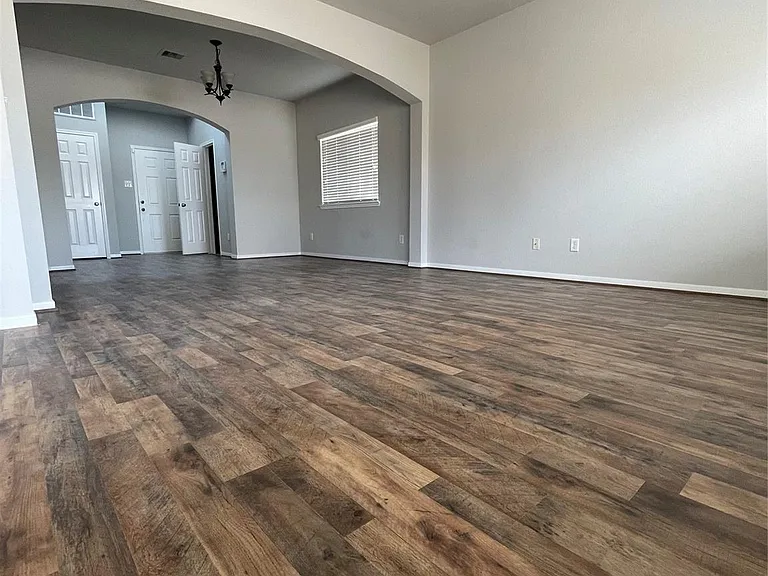 1502 Claremont Garden Cir — Photo 22