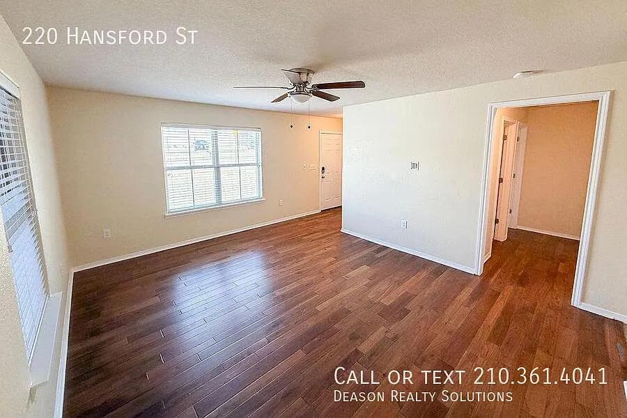 220 Hansford — Photo 3