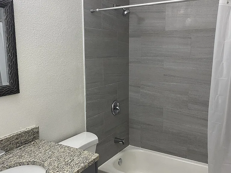 Colonial Drive Apartments — Photo 7
