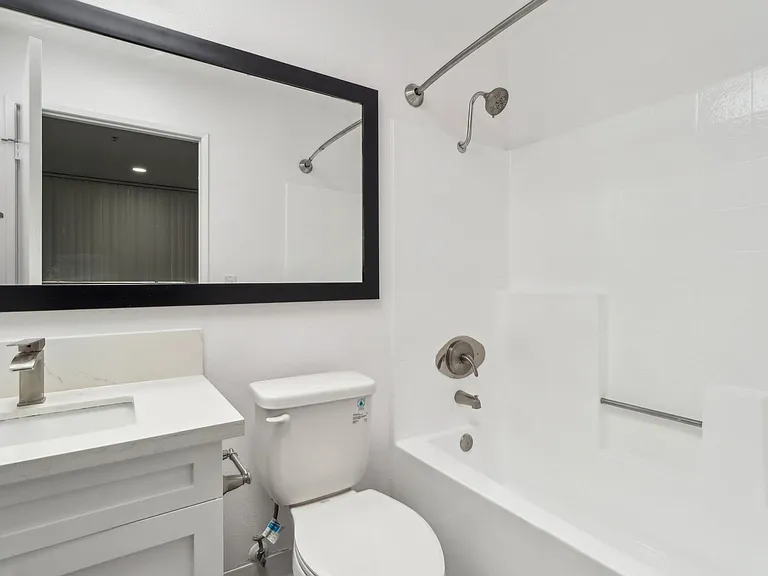 1223 Federal Ave — Photo 37