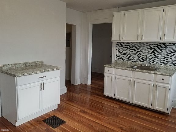 522 Bessemer Apt 2 Kitchen