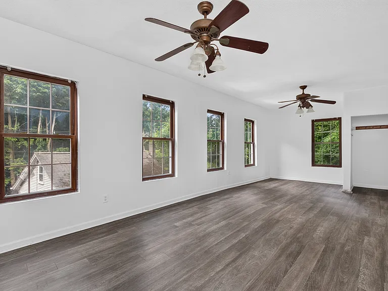 85 Vernon Ave #2 — Photo 19