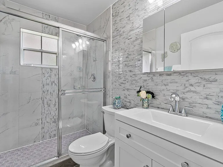7916 Coral Pointe Dr — Photo 24