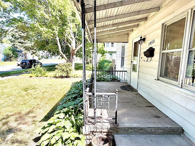 1950 Michael Ave — Photo 3