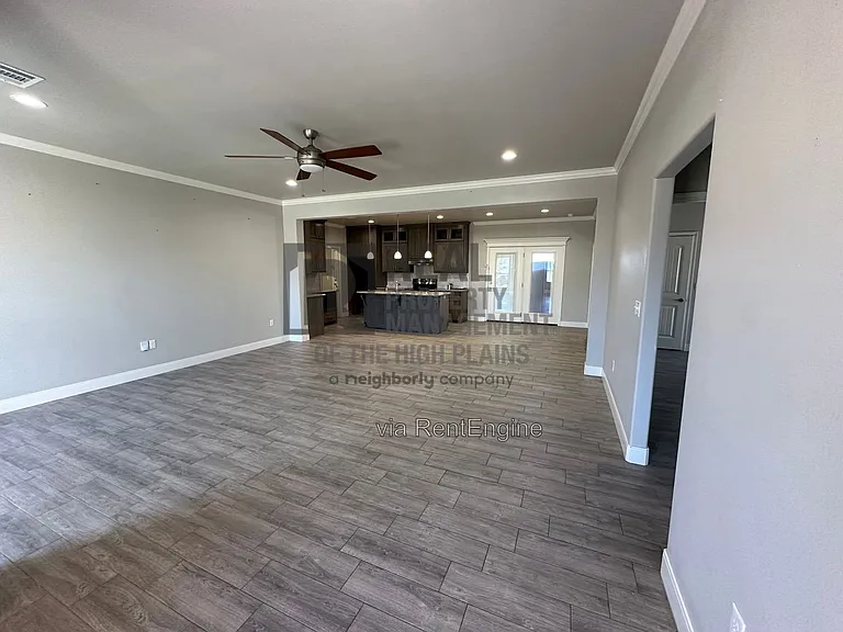 7604 Crestline Dr — Photo 2