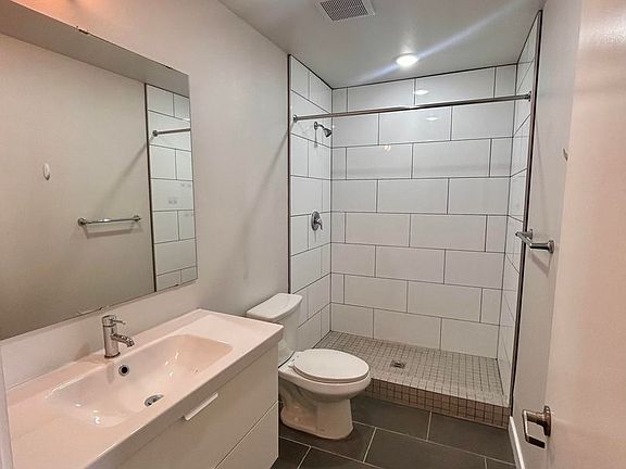 5th image of 3810 31st St #305