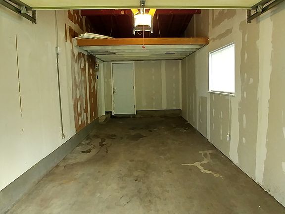 Garage.