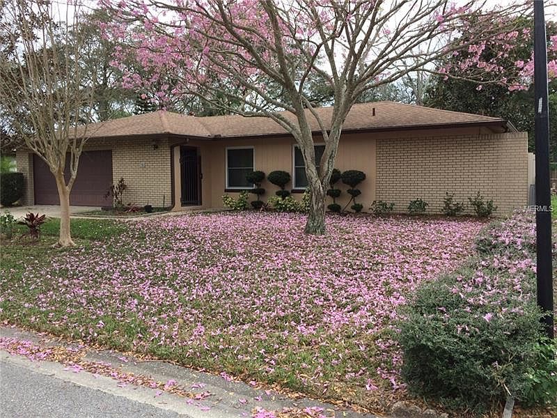 1st image of 609 Swallow Dr