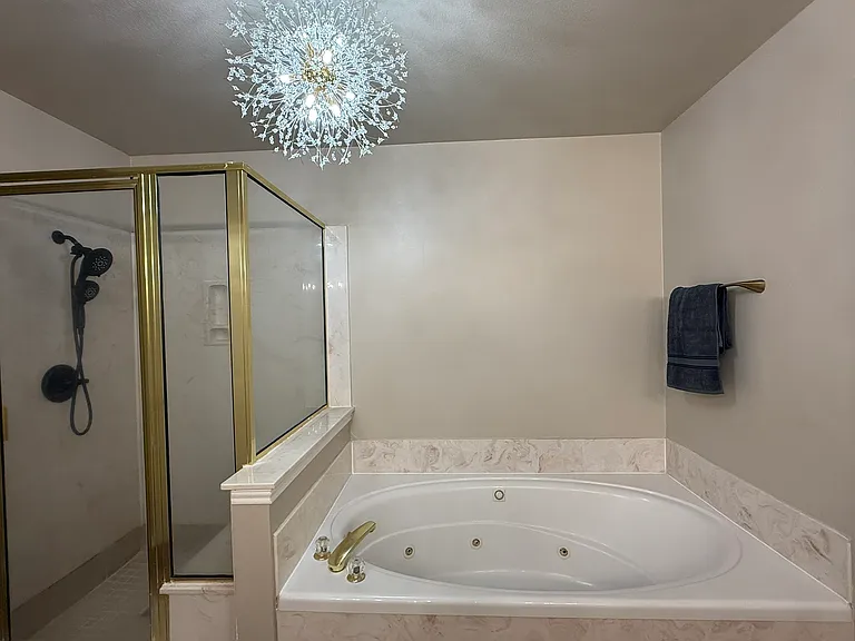 809 Almadin — Photo 27