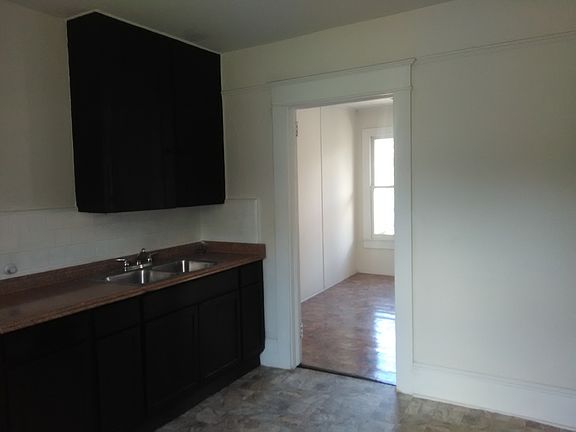 4th image of 209 W 18th St #B