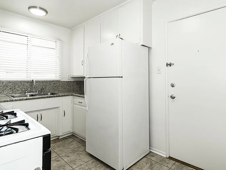 1420 Barrington Way — Photo 12