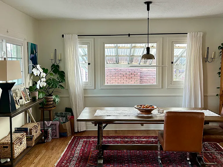 Dining room.
