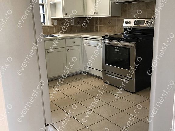 4th image of 1018 Sawyer Dr