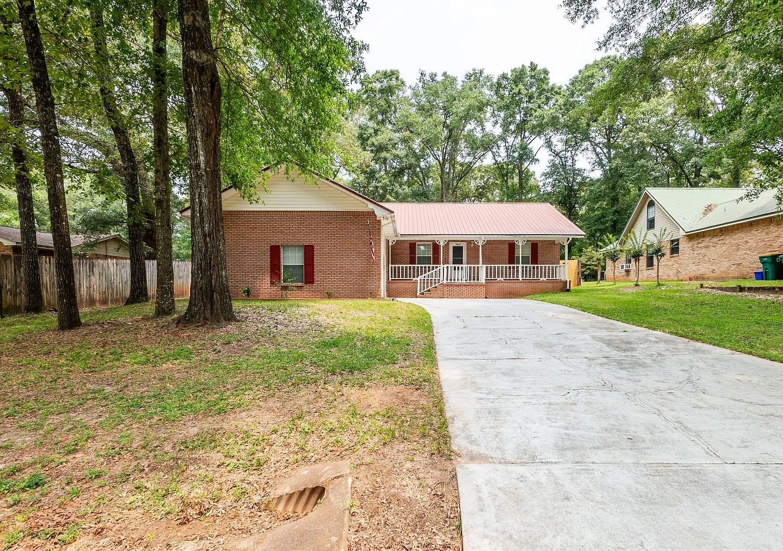 Charming Crestview Home — Photo 3