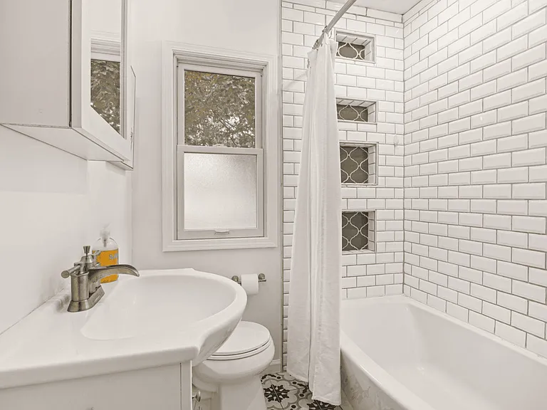 1818 Cleveland St NE — Photo 10