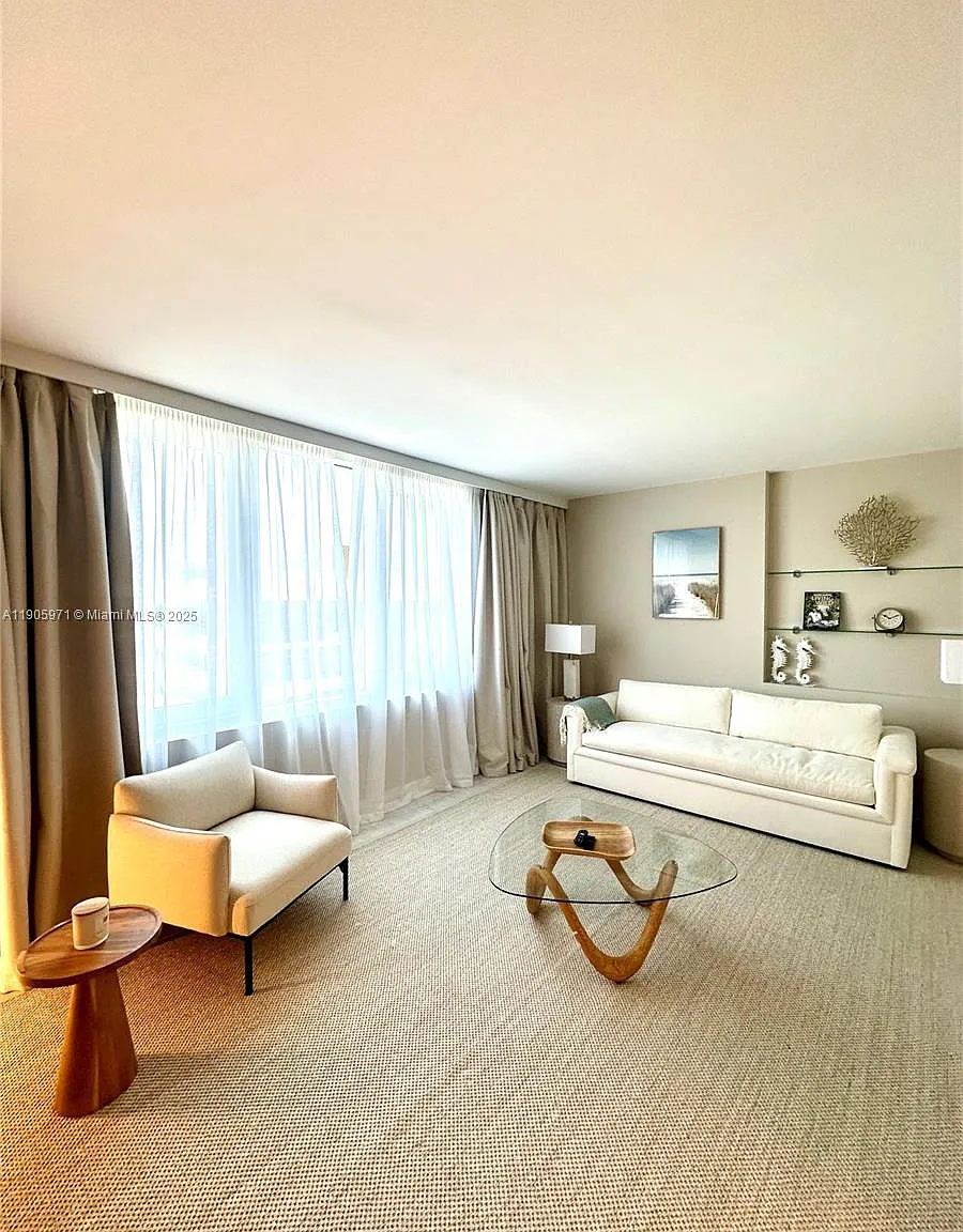 Roney Palace Condo — Photo 2