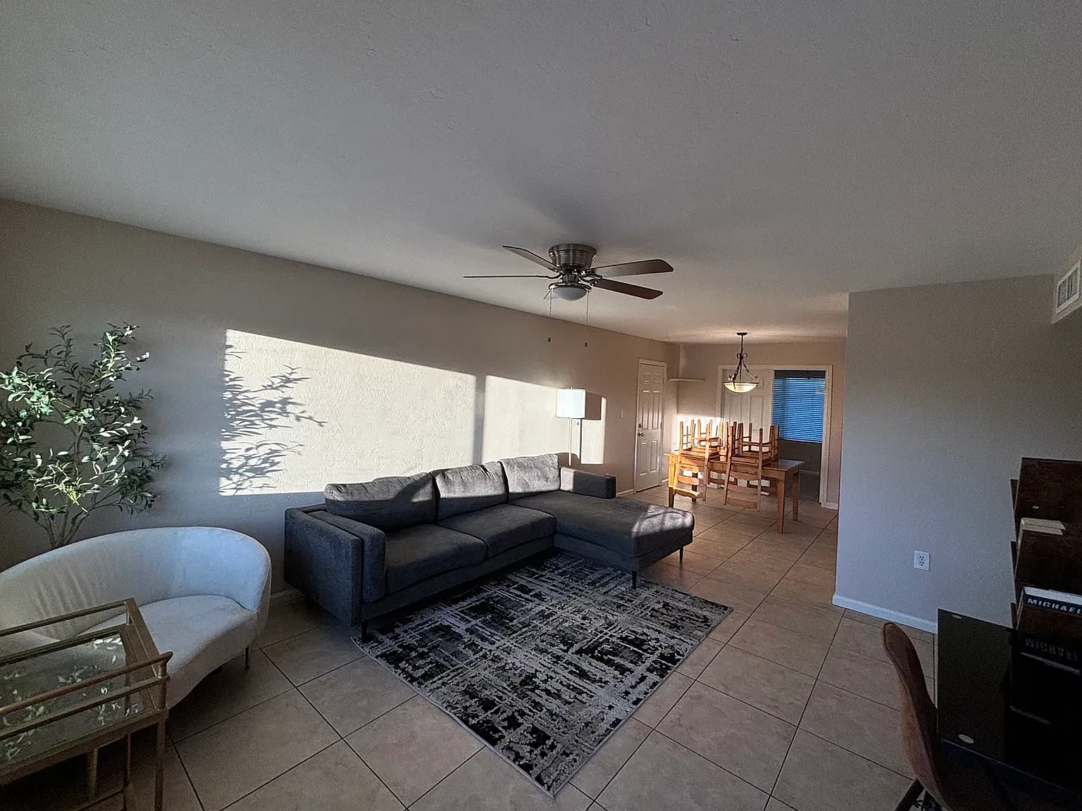 4 bed, 1388 sqft, $2,200 — Photo 2